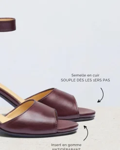 In Corio Sandales><noscript><img width=
