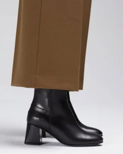In Corio Bottines><noscript><img width=
