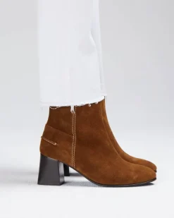 In Corio Bottines><noscript><img width=
